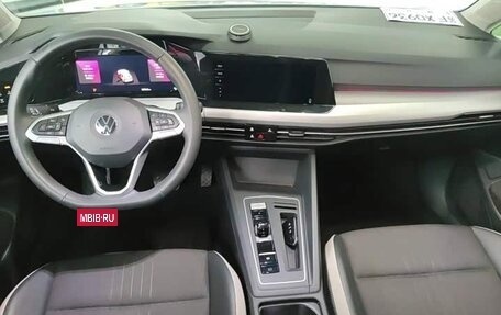 Volkswagen Golf VIII, 2022 год, 1 650 000 рублей, 5 фотография