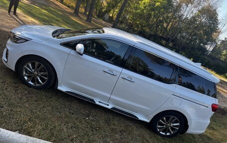 KIA Carnival III, 2018 год, 2 850 000 рублей, 4 фотография