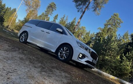 KIA Carnival III, 2018 год, 2 850 000 рублей, 8 фотография
