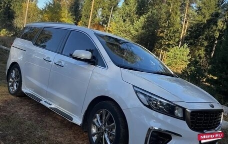 KIA Carnival III, 2018 год, 2 850 000 рублей, 6 фотография
