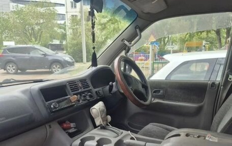 Mazda Bongo Friendee i рестайлинг, 2001 год, 480 000 рублей, 14 фотография