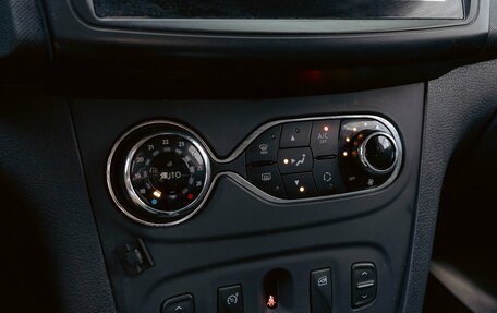 Renault Sandero II рестайлинг, 2016 год, 1 055 000 рублей, 13 фотография