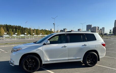 Toyota Highlander III, 2013 год, 2 300 000 рублей, 2 фотография