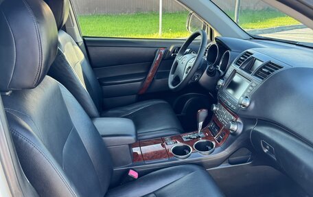 Toyota Highlander III, 2013 год, 2 300 000 рублей, 4 фотография