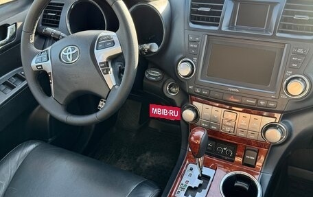 Toyota Highlander III, 2013 год, 2 300 000 рублей, 9 фотография