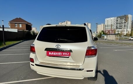Toyota Highlander III, 2013 год, 2 300 000 рублей, 3 фотография