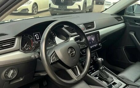 Skoda Superb III рестайлинг, 2018 год, 2 100 000 рублей, 12 фотография