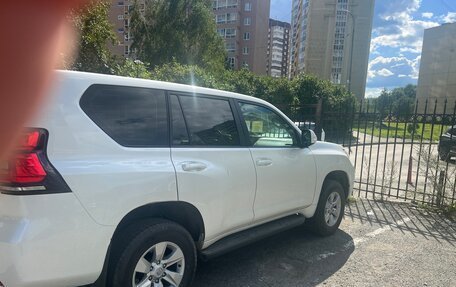 Toyota Land Cruiser Prado 150 рестайлинг 2, 2021 год, 4 450 000 рублей, 9 фотография