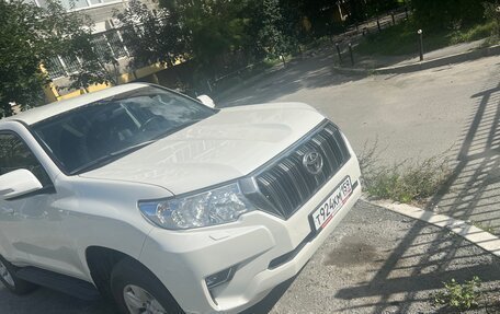 Toyota Land Cruiser Prado 150 рестайлинг 2, 2021 год, 4 450 000 рублей, 11 фотография