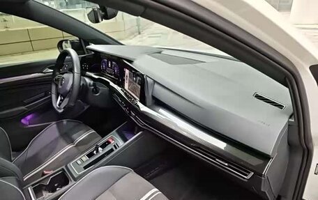 Volkswagen Golf VIII, 2023 год, 2 378 000 рублей, 21 фотография