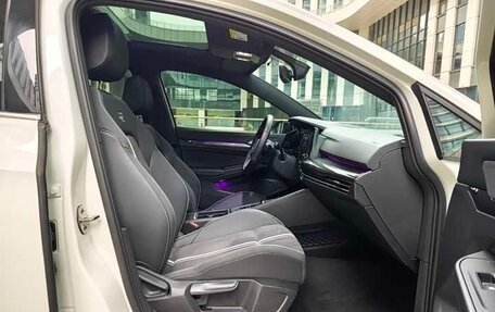 Volkswagen Golf VIII, 2023 год, 2 378 000 рублей, 22 фотография