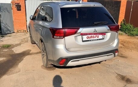 Mitsubishi Outlander III рестайлинг 3, 2019 год, 2 300 000 рублей, 2 фотография