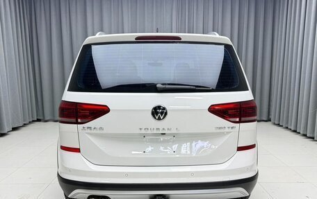 Volkswagen Touran III, 2022 год, 2 190 000 рублей, 5 фотография
