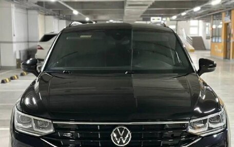 Volkswagen Tiguan II, 2023 год, 2 950 000 рублей, 4 фотография