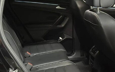 Volkswagen Tiguan II, 2023 год, 2 950 000 рублей, 9 фотография