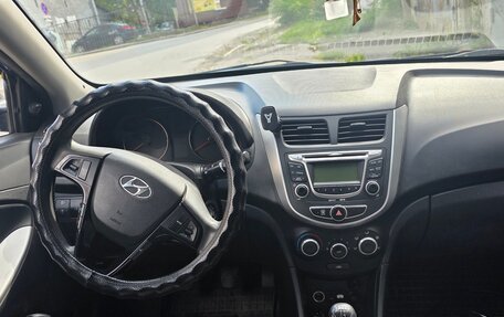 Hyundai Solaris II рестайлинг, 2013 год, 365 000 рублей, 7 фотография