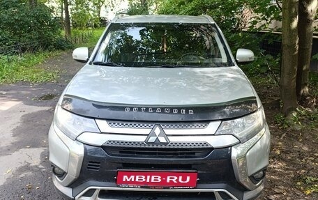 Mitsubishi Outlander III рестайлинг 3, 2020 год, 2 499 000 рублей, 1 фотография