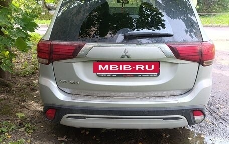 Mitsubishi Outlander III рестайлинг 3, 2020 год, 2 499 000 рублей, 3 фотография