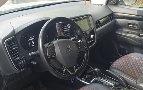 Mitsubishi Outlander III рестайлинг 3, 2020 год, 2 499 000 рублей, 7 фотография