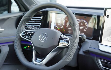 Volkswagen Tiguan, 2026 год, 4 900 000 рублей, 14 фотография
