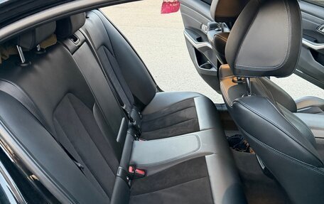 BMW 3 серия, 2019 год, 2 400 000 рублей, 15 фотография