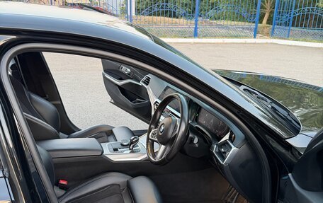BMW 3 серия, 2019 год, 2 400 000 рублей, 14 фотография