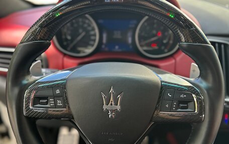 Maserati Levante I, 2017 год, 3 800 000 рублей, 13 фотография