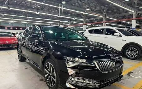 Skoda Superb III рестайлинг, 2021 год, 1 540 000 рублей, 3 фотография