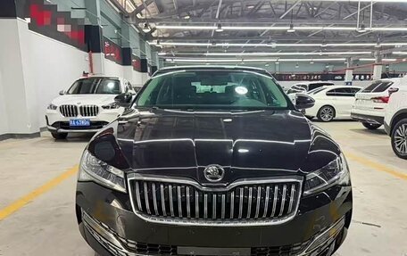 Skoda Superb III рестайлинг, 2021 год, 1 540 000 рублей, 2 фотография