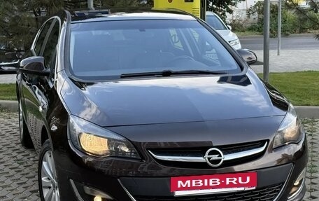 Opel Astra J, 2014 год, 900 000 рублей, 2 фотография