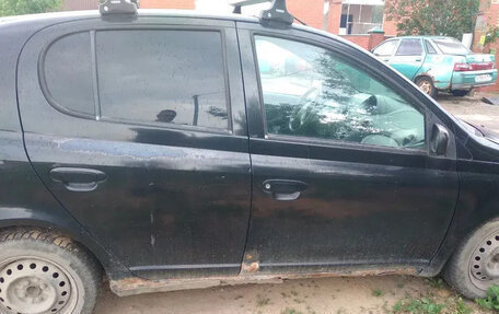Toyota Yaris I рестайлинг, 2001 год, 100 000 рублей, 3 фотография