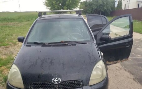 Toyota Yaris I рестайлинг, 2001 год, 100 000 рублей, 2 фотография