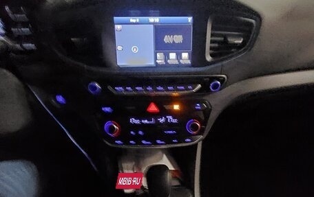 Hyundai IONIQ, 2016 год, 1 650 000 рублей, 9 фотография