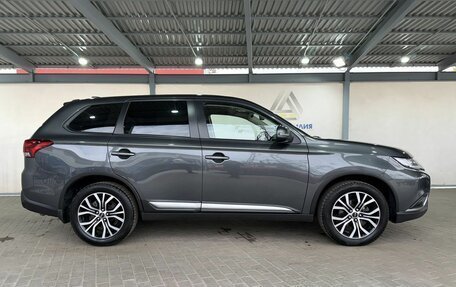 Mitsubishi Outlander III рестайлинг 3, 2021 год, 2 399 000 рублей, 6 фотография