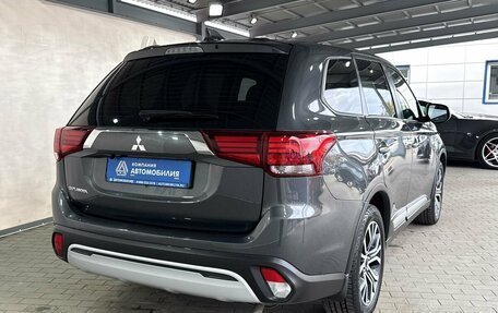 Mitsubishi Outlander III рестайлинг 3, 2021 год, 2 399 000 рублей, 5 фотография