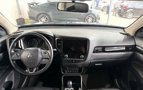 Mitsubishi Outlander III рестайлинг 3, 2021 год, 2 399 000 рублей, 10 фотография