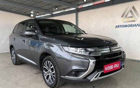 Mitsubishi Outlander III рестайлинг 3, 2021 год, 2 399 000 рублей, 7 фотография