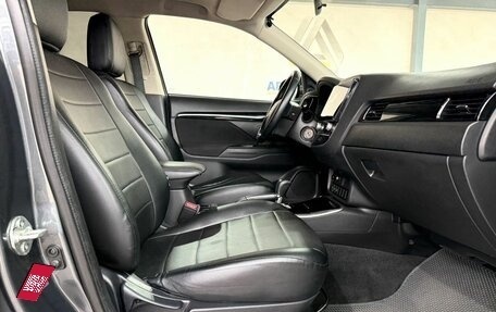 Mitsubishi Outlander III рестайлинг 3, 2021 год, 2 399 000 рублей, 11 фотография