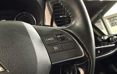 Mitsubishi Outlander III рестайлинг 3, 2021 год, 2 399 000 рублей, 13 фотография