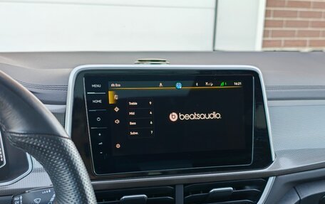 Volkswagen T-Roc I, 2023 год, 3 000 000 рублей, 22 фотография