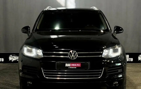 Volkswagen Touareg III, 2011 год, 1 990 000 рублей, 2 фотография