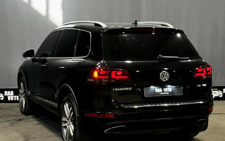 Volkswagen Touareg III, 2011 год, 1 990 000 рублей, 8 фотография