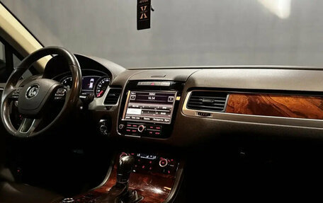 Volkswagen Touareg III, 2011 год, 1 990 000 рублей, 12 фотография