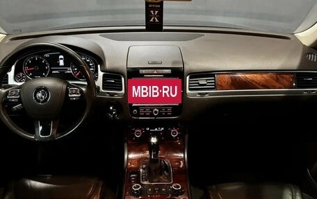 Volkswagen Touareg III, 2011 год, 1 990 000 рублей, 10 фотография