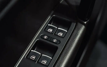 Volkswagen Touareg III, 2011 год, 1 990 000 рублей, 20 фотография