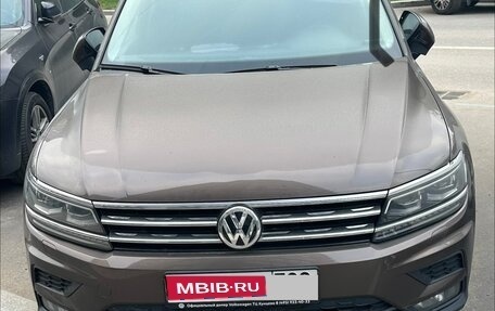 Volkswagen Tiguan II, 2018 год, 2 500 000 рублей, 1 фотография
