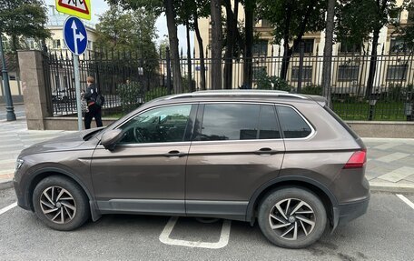 Volkswagen Tiguan II, 2018 год, 2 500 000 рублей, 2 фотография