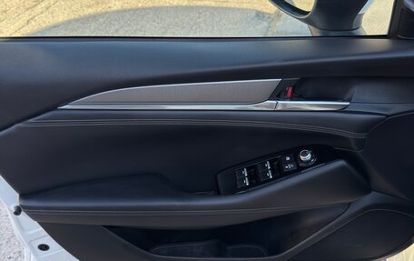Mazda 6, 2019 год, 2 750 000 рублей, 18 фотография