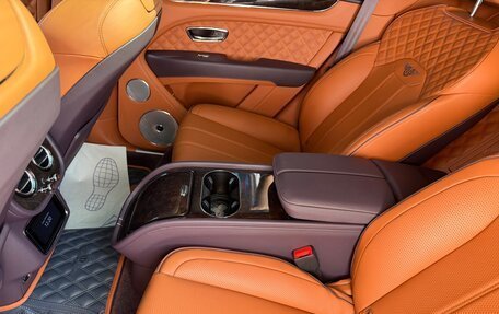 Bentley Bentayga I, 2021 год, 23 000 000 рублей, 25 фотография