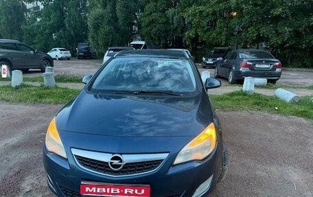 Opel Astra J, 2011 год, 550 000 рублей, 1 фотография